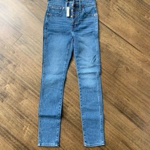 Never worn Madewell jeans! Size 23P.